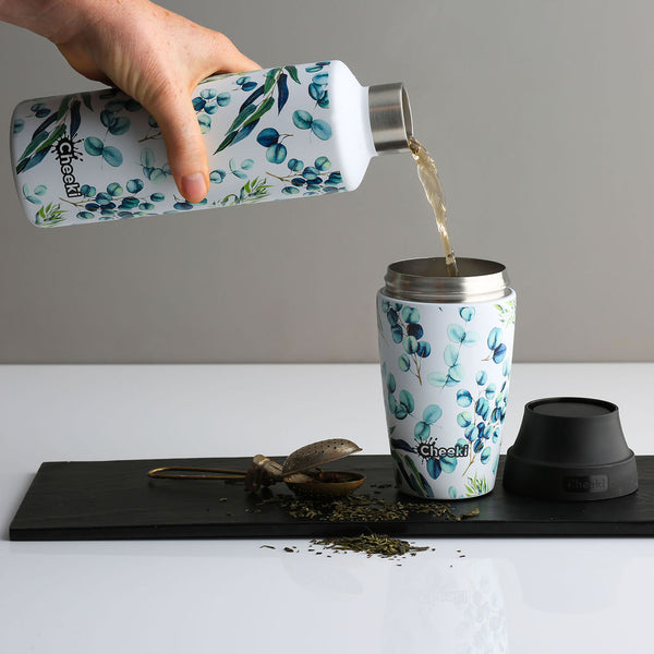 The magic of vacuum insulation in keeping drinks hot and cold